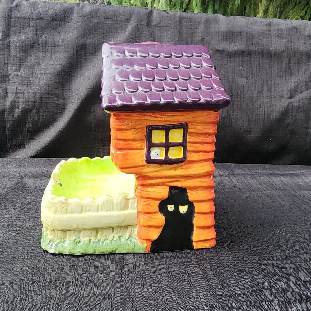 Designpac Halloween Ceramic Haunted House w/black cat Treat Candy Holder